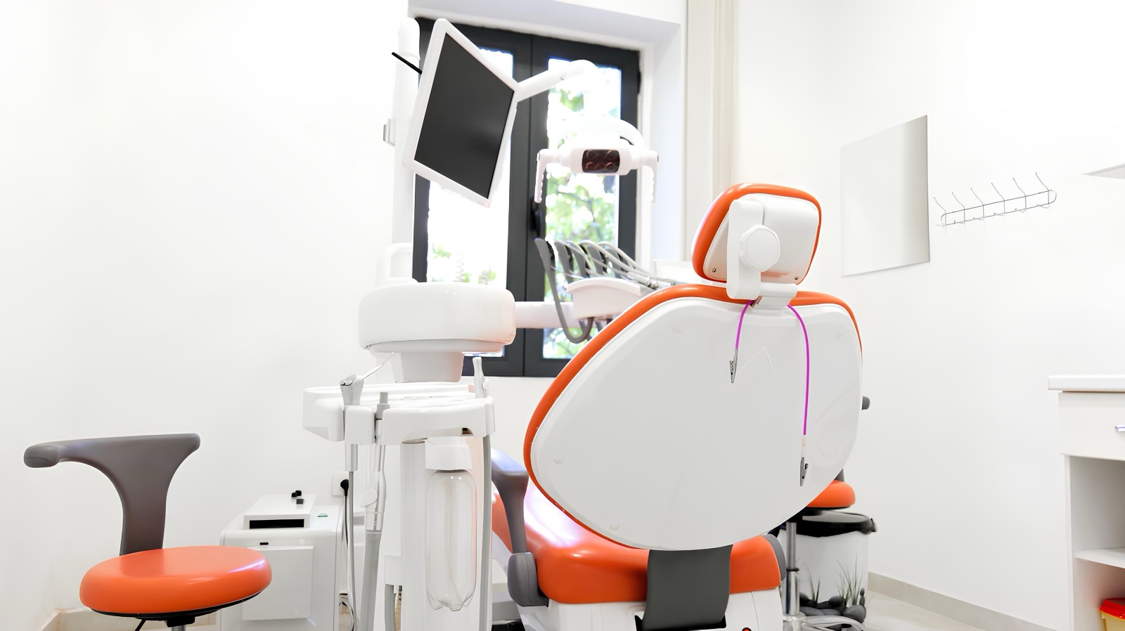 Sala operativa della clinica B.E.L. Dent con riunito odontoiatrico